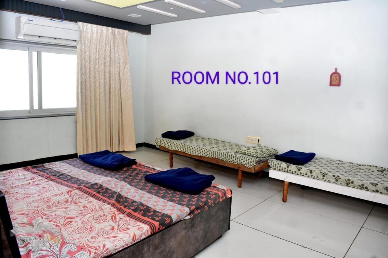 Dwarka Home Stay Экстерьер фото
